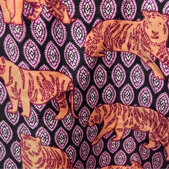 J. Crew 100% silk button down shirt Size: 10, fit small. Tigers print pattern - Picture 4 of 6